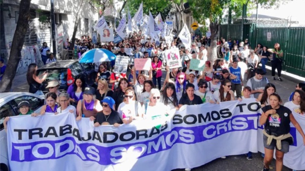 Un grupo se desvió hasta San José 1111.