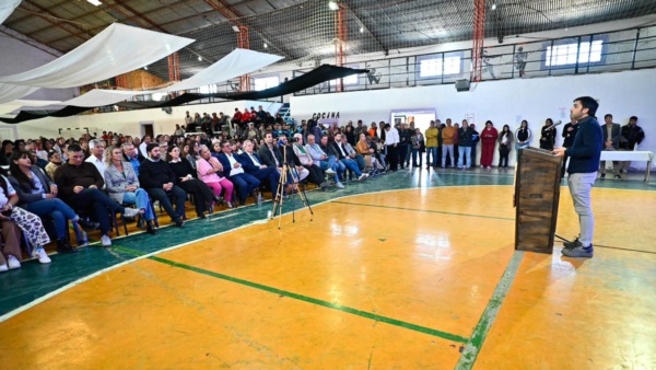 En su discurso, Torres anunció obras para Rio Senguer.