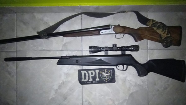 En los allanamientos se encontraron escopetas y carabinas.