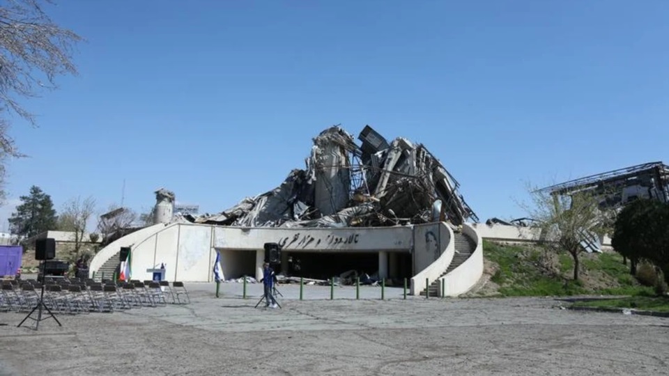 Daños a una edificación en Irán. Fotografía: Agencia Noticias Argentinas (Xinhua).