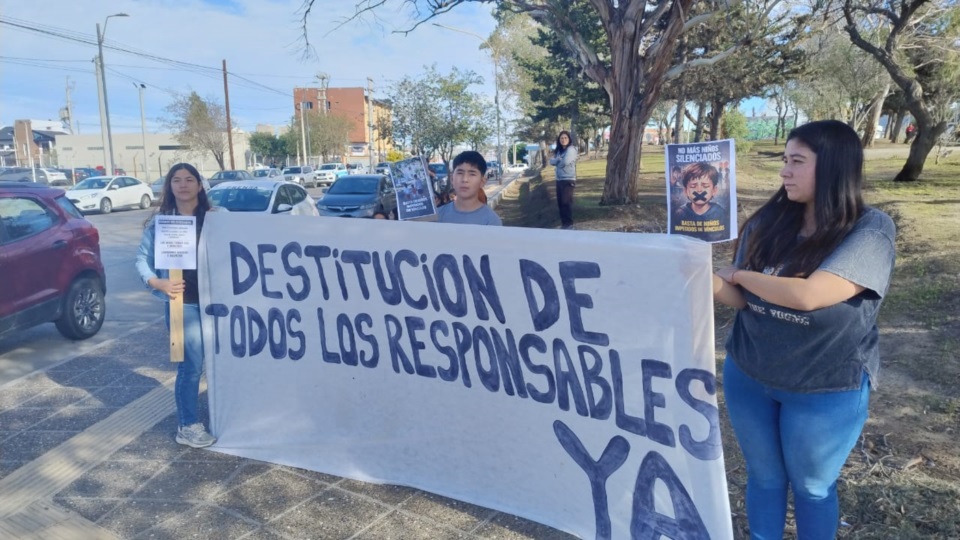 Fuerte reclamo de una familia de acogida.