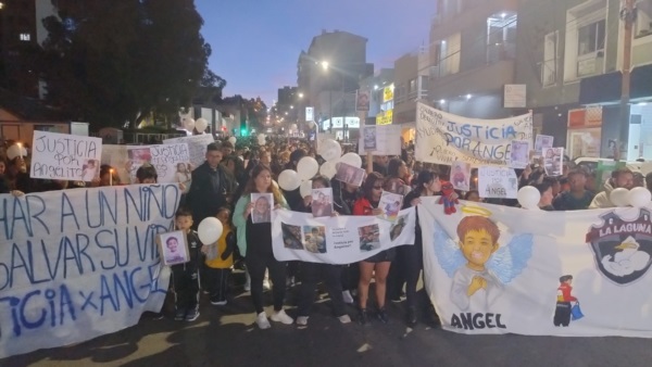 Comodoro marchó por Ángel.