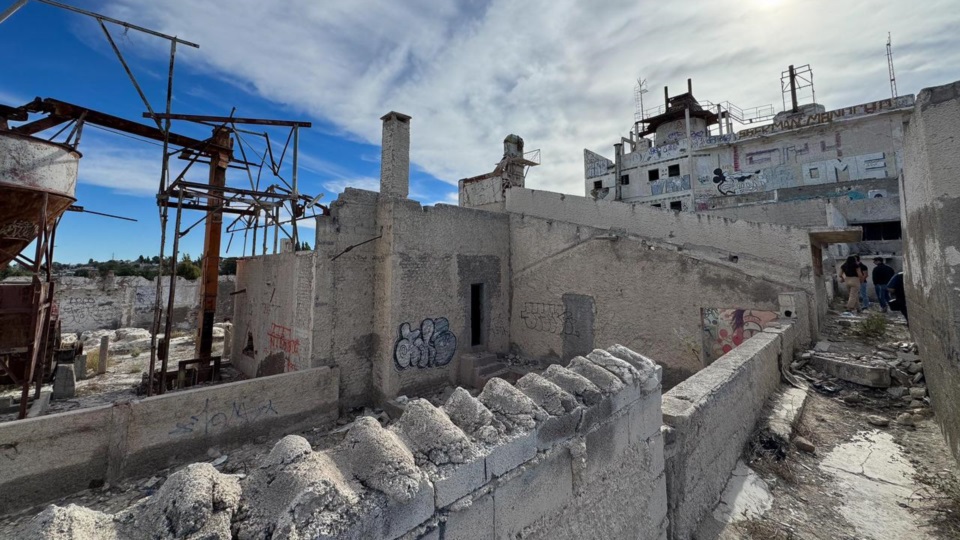 El edificio de la calera abandonado desde el 2000.