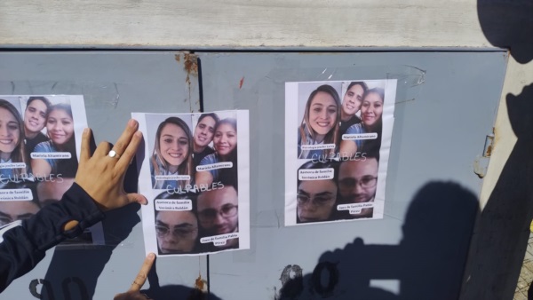 El "escrache" a funcionarios del Estado.