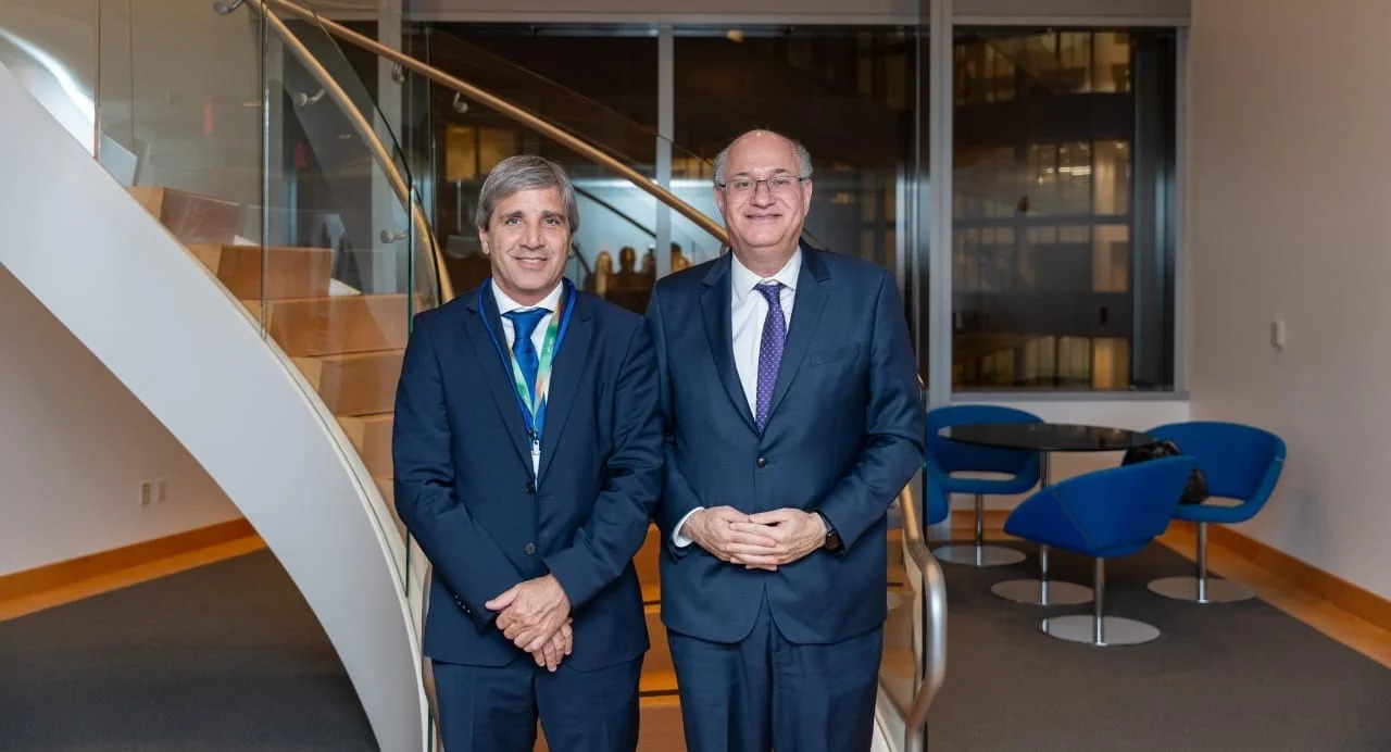 El ministro Caputo y el titular del BID, Ilan Goldfajn.