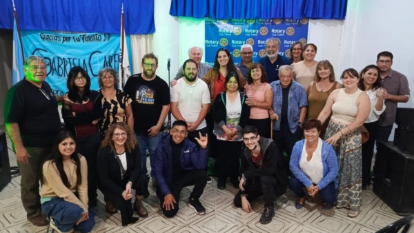 La cantora patagónica se presentó el sábado en el Rotary Club Trelew.