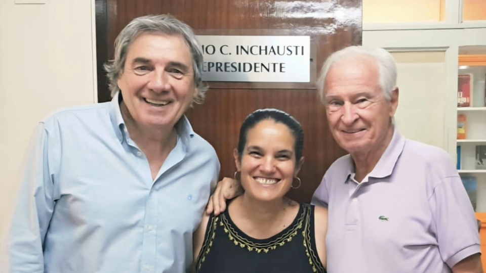 Facundo Saravia y Eugenio Inchausti, junto Gabriela Carel, coordinadora del ciclo en Chubut.