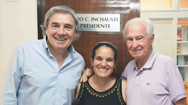 Facundo Saravia y Eugenio Inchausti, junto Gabriela Carel, coordinadora del ciclo en Chubut.