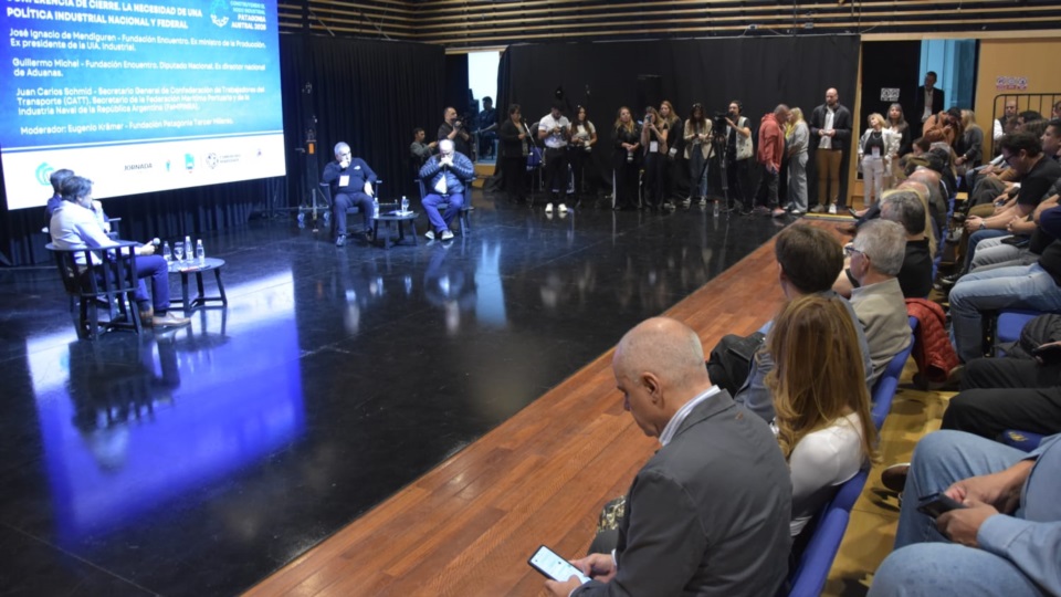 Cierre del foro comodorense.