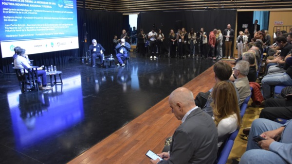 Cierre del foro comodorense.