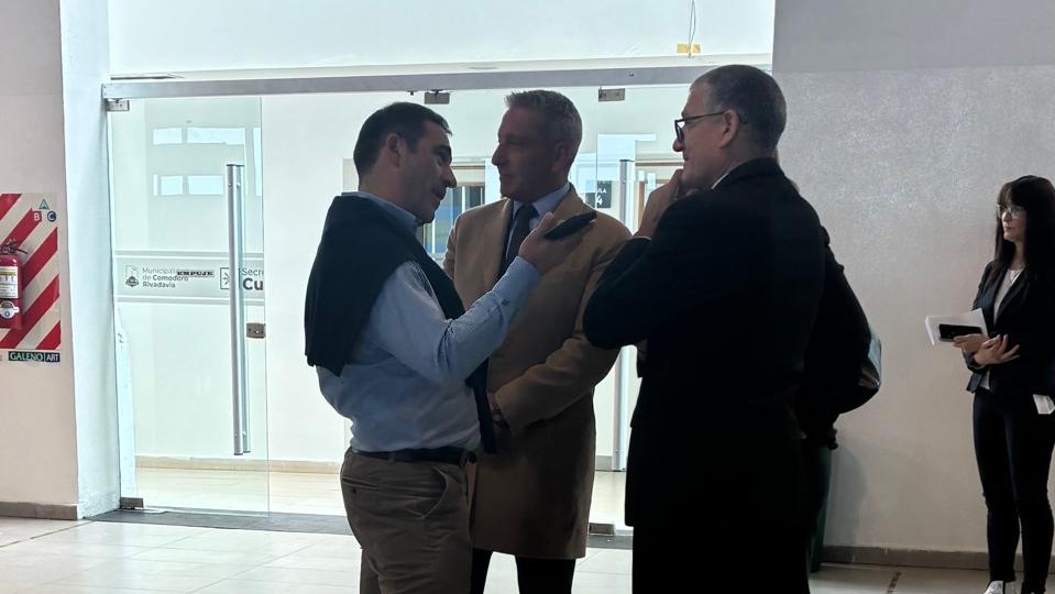Luque, Arcioni y Gustavo Fleitas, el rector de la UNPSJB.