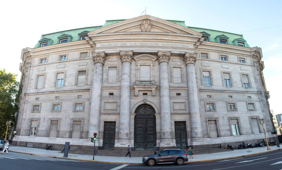 El Banco Nación aclara, pero oscurece...