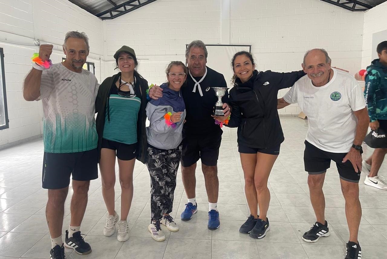 Alberto Hughes, Gabriela Sosa, Guillermina Epifane, Horacio Aristimuño, Julieta Cortes y Emilo Reales, los subcampeones del equipo Blanco.