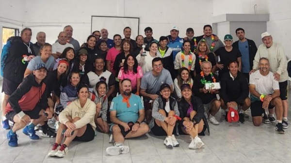 La multitud que participó del encuentro Amistad de la Asotenech en Bigornia.