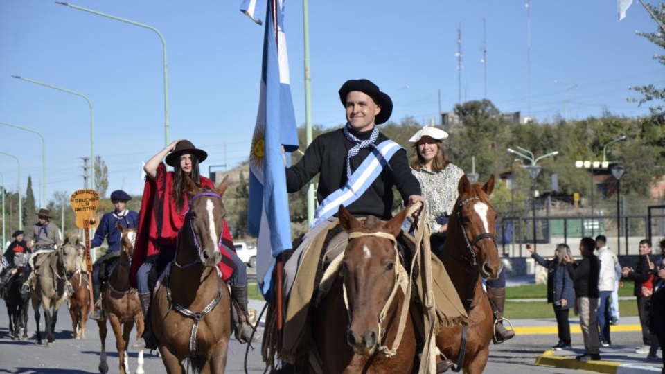 Agrupaciones gauchas en el desfile.