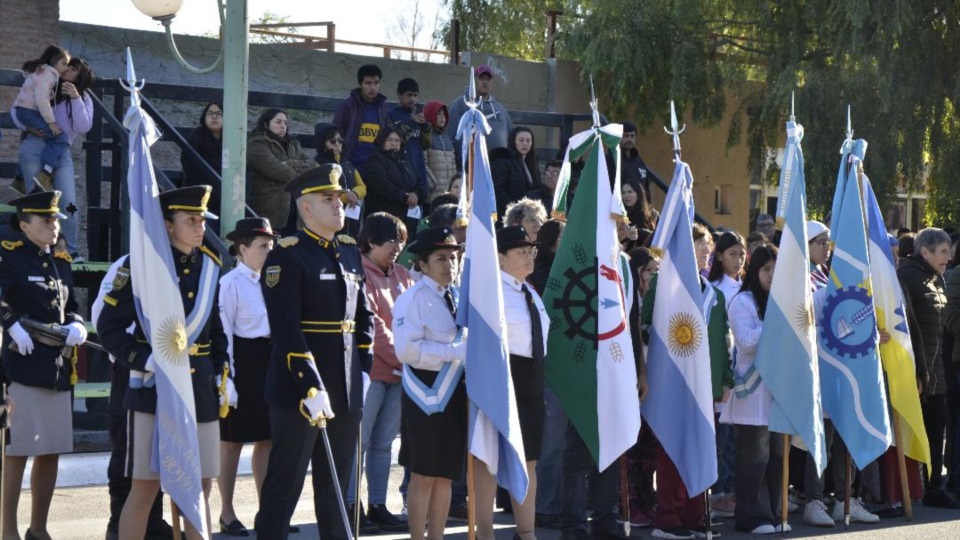 Las banderas de ceremonia en el evento.