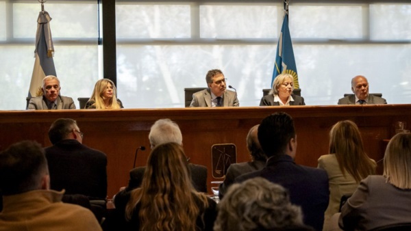 El tribunal conducido por Javier Raidan.