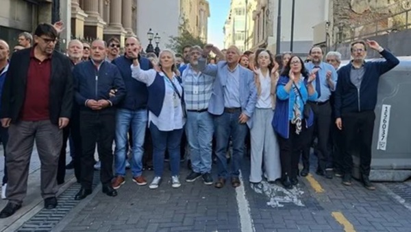 La Bancaria definió un paro para el lunes 27 de abril.