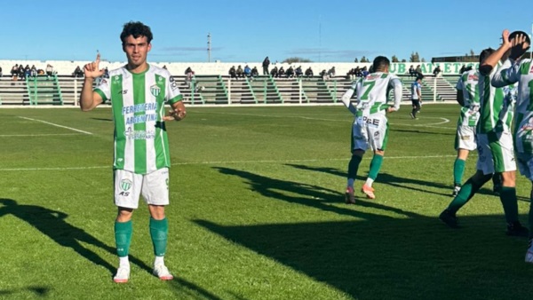 Alex González celebra su gol. Foto: Germinal.