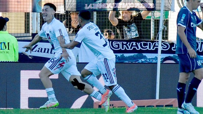 Independiente cayó ante Riestra y complicó su clasificación en el Torneo Apertura.