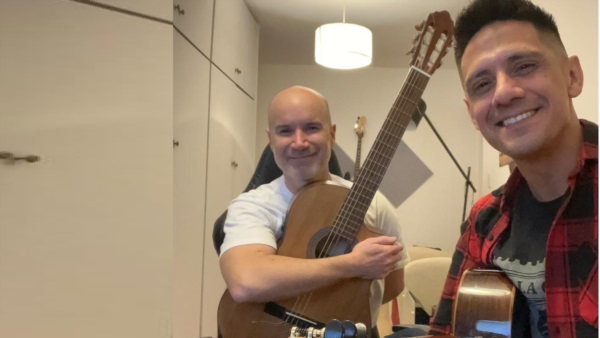 Denis Davies y Sergio Llancamán grabando en Buenos Aires.
