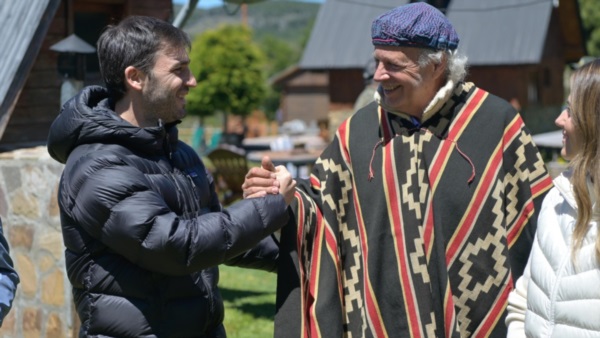 Mallmann con el gobernador Torres, en 2024.