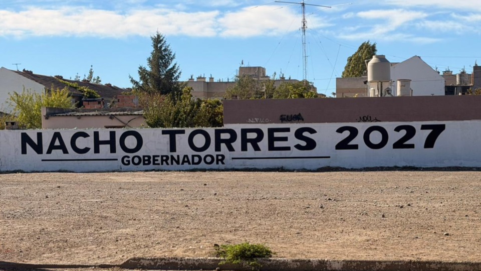 Una de las pintadas de Torres, en la calle Marconi de Trelew.