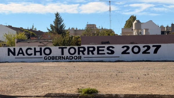 Una de las pintadas de Torres, en la calle Marconi de Trelew.