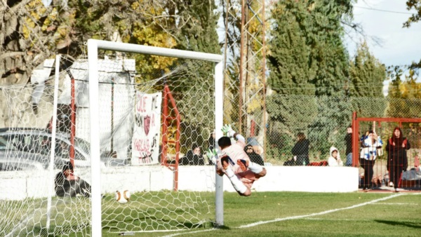 El gol de Schischke. Foto: Sergio Esparza.