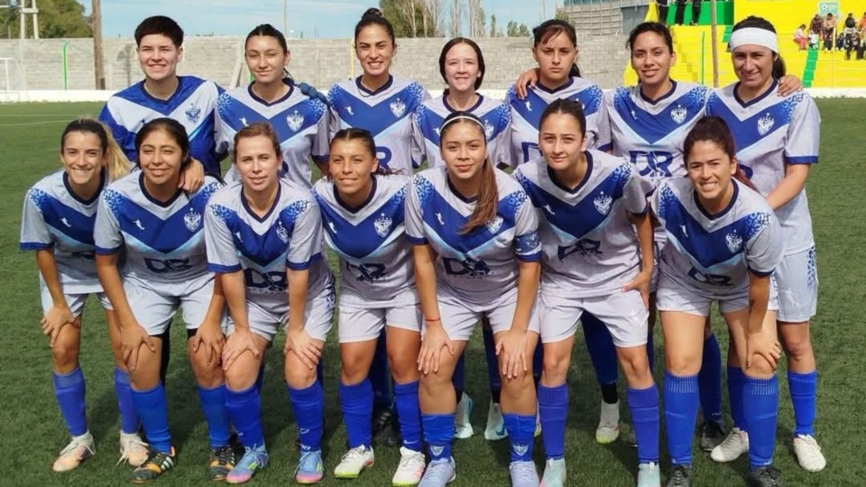 Plantel de primera división el fútbol femenino de Deportivo Roca.