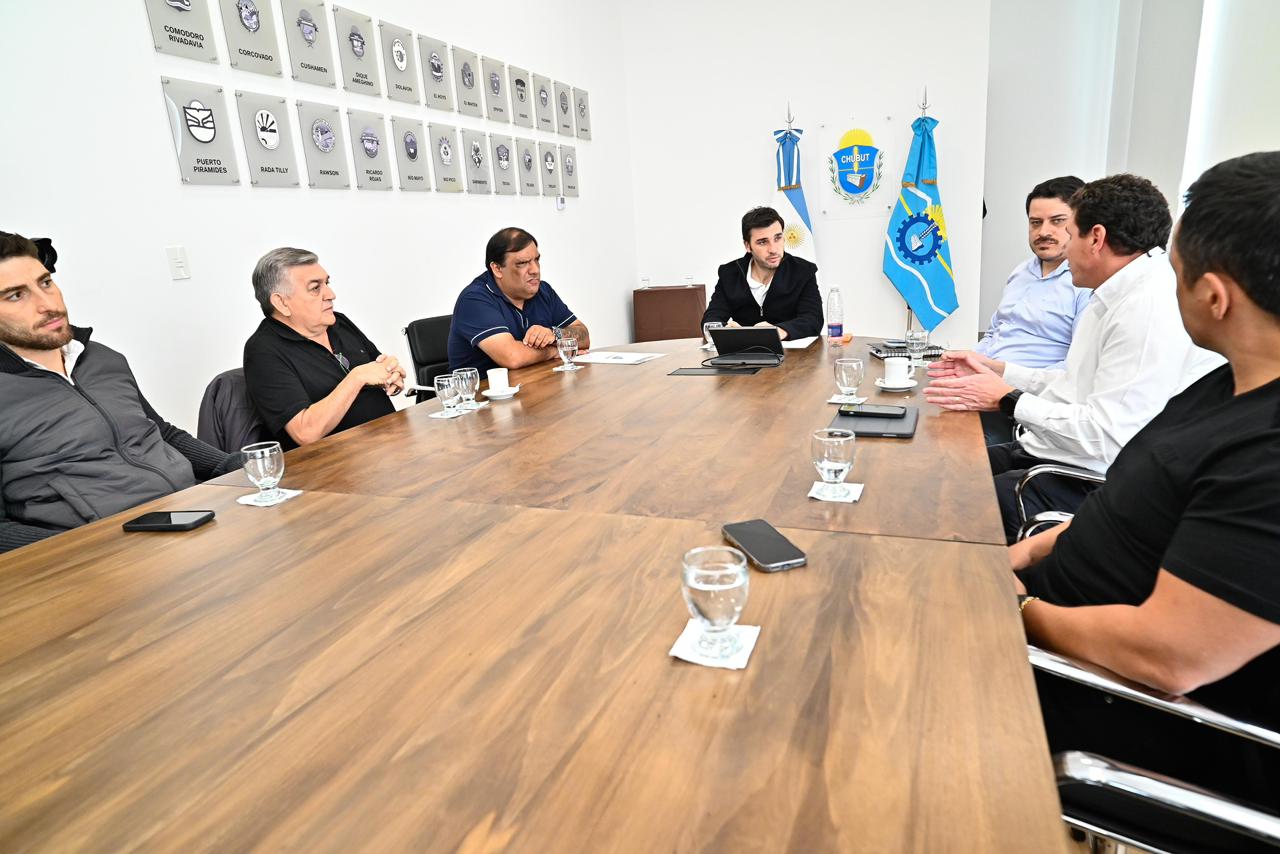 Torres con actores de la pesca.