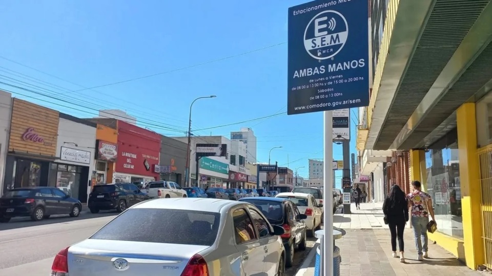 El cobro del estacionamiento en discusión.