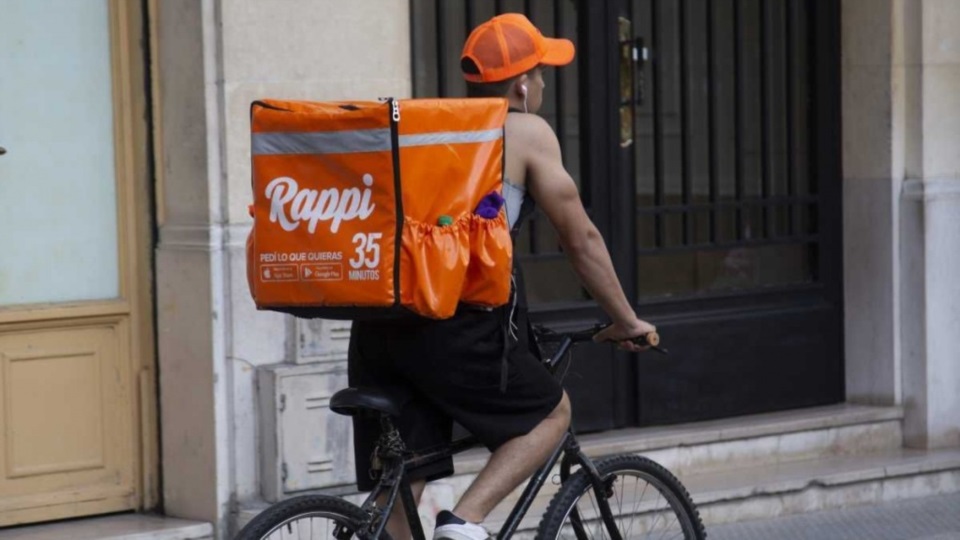 Un repartidor necesita completar 454 pedidos mensuales para no caer bajo la línea de pobreza.