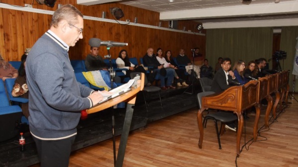 Sergio Sepiurka exponiendo el proyecto para derogar la ordenanza 189/08.