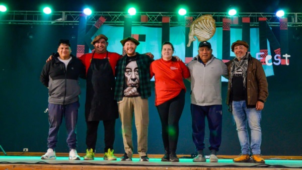 Dante Bowen junto a vecinos, productores y emprendedores.