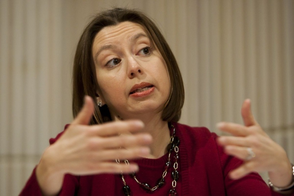 A DOS MANOS. Julie Kozack evitó dar respuestas sobre Argentina.
