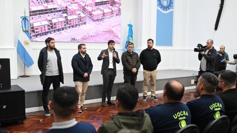 Torres junto a cámaras empresariales y gremios.