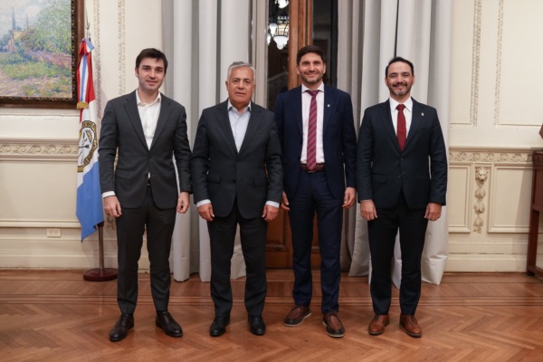 Los gobernadores se sacaron fotos pero fueron medidos a la hora de los comentarios.