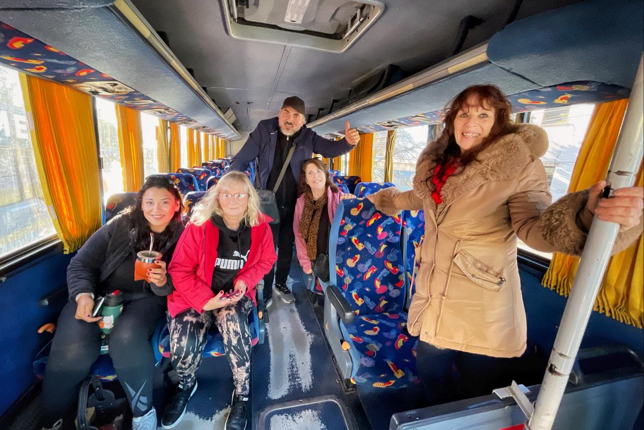 Patricia Lorenzo junto a vecinos en el circuito.