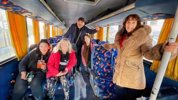 Patricia Lorenzo junto a vecinos en el circuito.