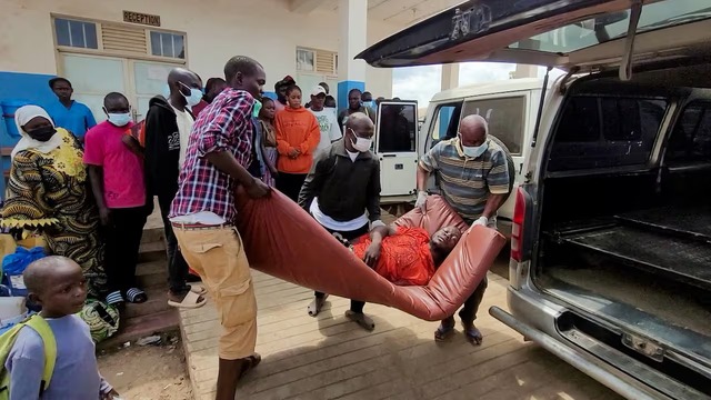 Científicos advierten que el brote es causado por la variante Bundibugyo y los expertos de África temen una rápida propagación.