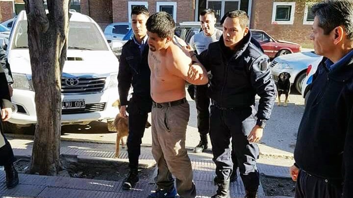 Ali González en una de sus detenciones en Trelew.