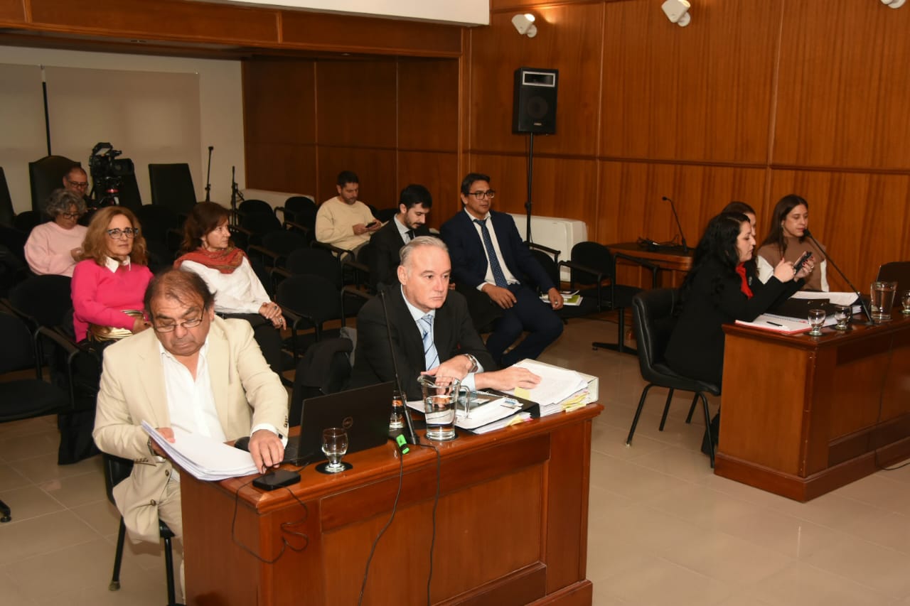 Una postal de la audiencia en la sala del STJ en Rawson.