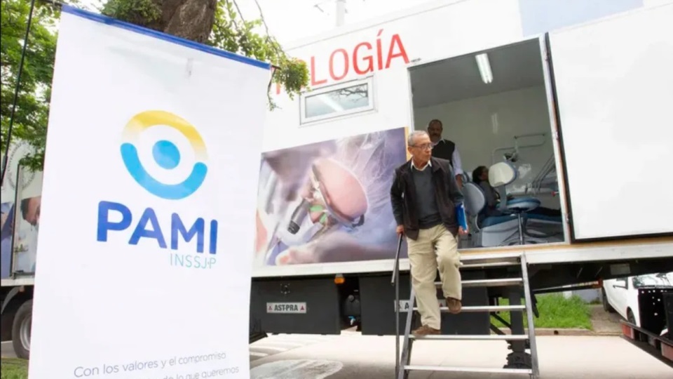 Las autoridades del PAMI impulsan denuncias penales mientras avanzan con un fuerte recorte en gastos políticos. Foto: Agencia NA/Redes.