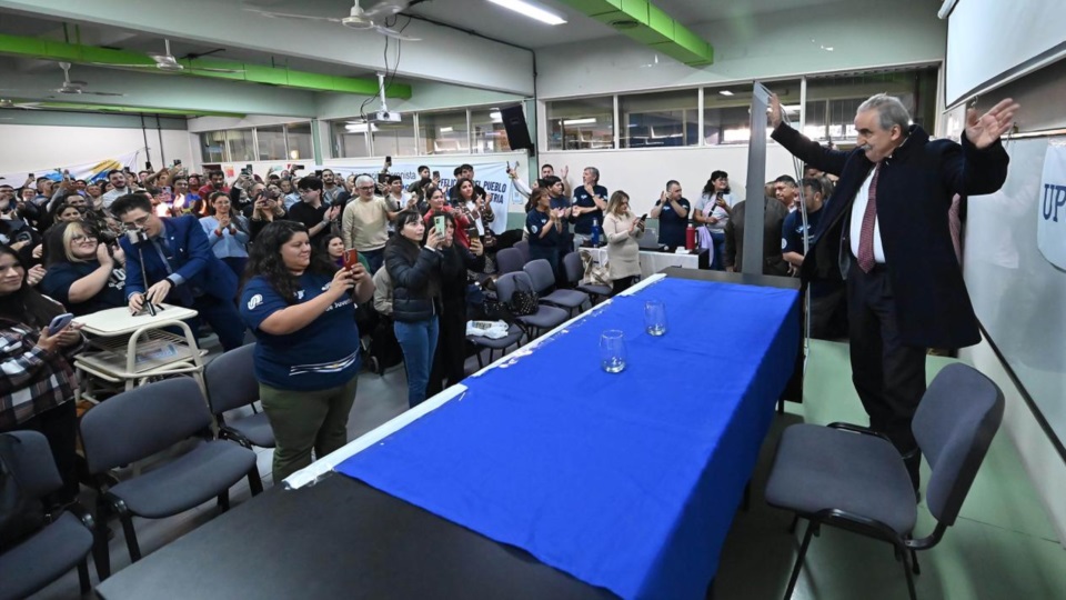 El dirigente peronista encabezó una charla en la UNPSJB. Foto: Daniel Feldman.