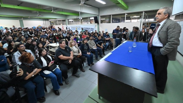 Moreno ante el público asistente.