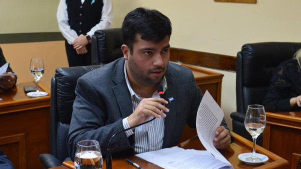 , Juan Flores Revillot y la comisión municipal de boxeo.