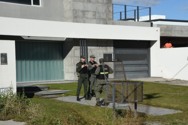 Otro de los allanamientos fue en una casa del barrio San Benito. (Foto: Sergio Esparza / Jornada)