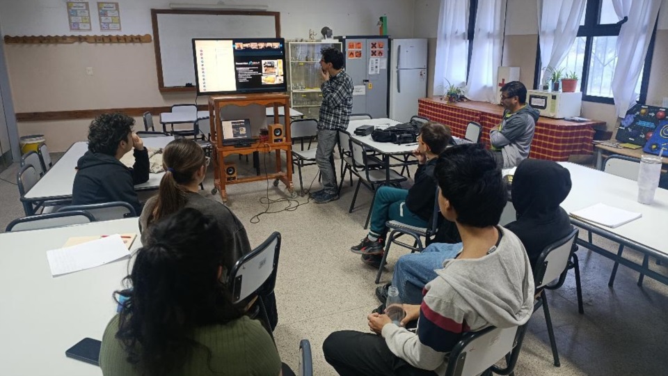 Estudiantes chubutenses en la videollamada.