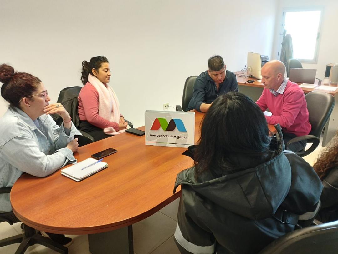 Reunión entre las autoridades municipales y del Mercado Concentrador.